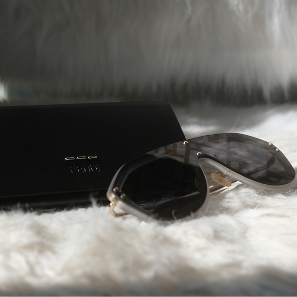 Fendi Sunglasses - Picture 2 of 6